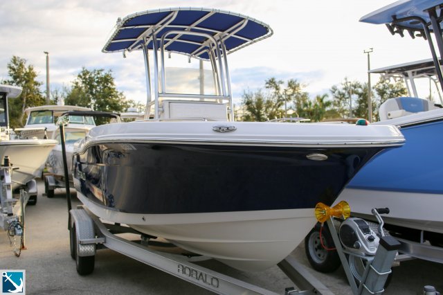 Used 2017 Robalo R200 Center Console for sale